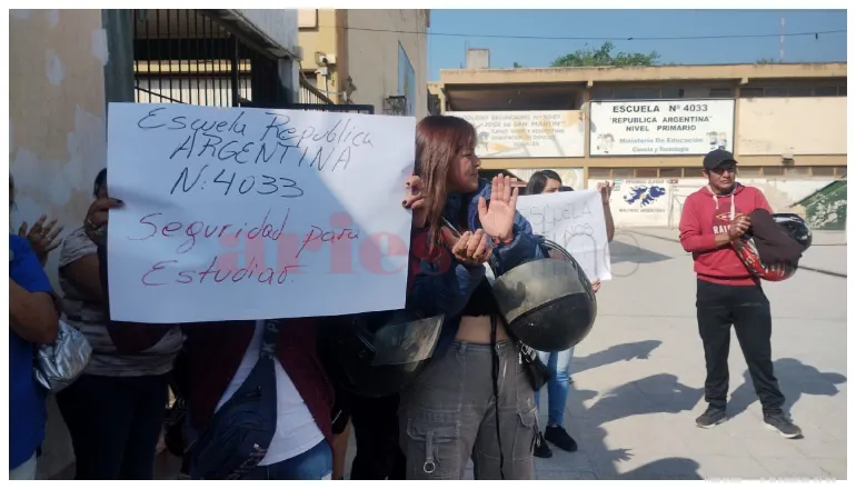 reclamo escuela república argentina (2)