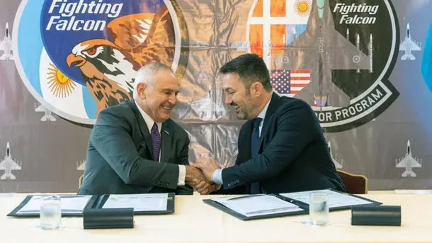 embajador-stanley-y-luis-petrijpg