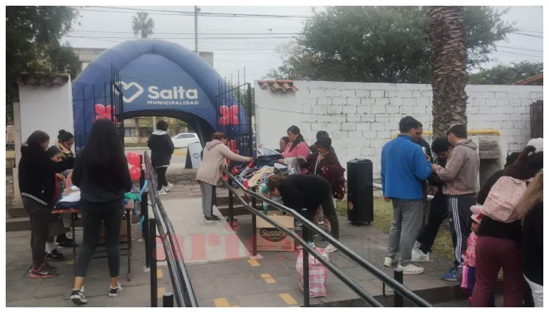 perchero solidario