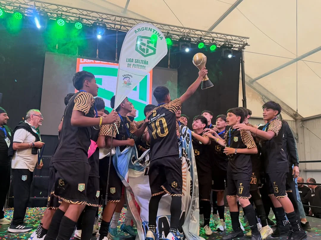Salta Campeón Mundial ⚽️🏆__El seleccionado salteño se consagró campeón del Mundialito España 🇪🇸 2026 al golear en la final a Steaua Buca_18.jpg