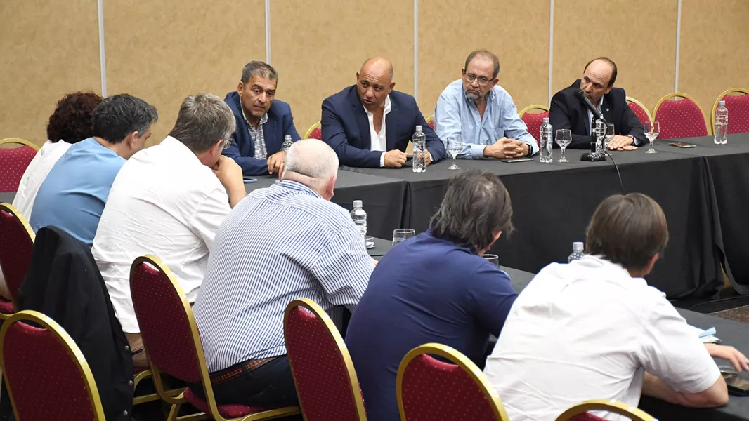 16334-reunion-en-casa-de-gobierno