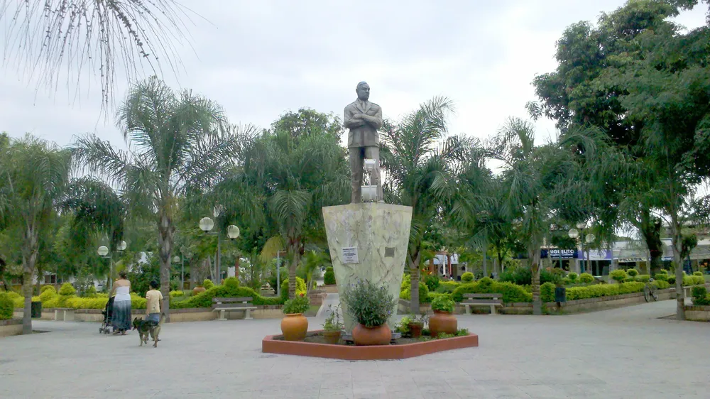 El_General_-_Plaza_-_Gral._Mosconi_-_San_Martín_-_panoramio