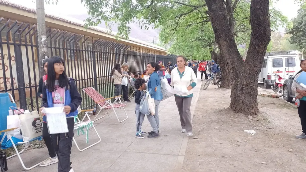 largas filas colegio sargento cabral