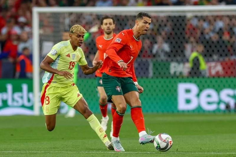 cristiano-ronaldo-lamine-yamal-portugal-espaxa-nations-league.jpg_158021514