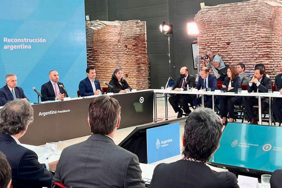 82570-saenz-acompanio-la-firma-del-decreto-presidencial-para-desarrollar-el-sector-energetico-argentino-20220524164338