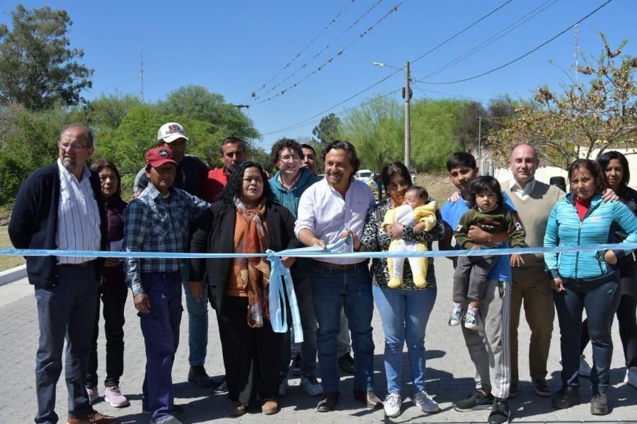 85037-el-acceso-a-cobos-esta-completamente-adoquinado-saenz-inauguro-la-obra