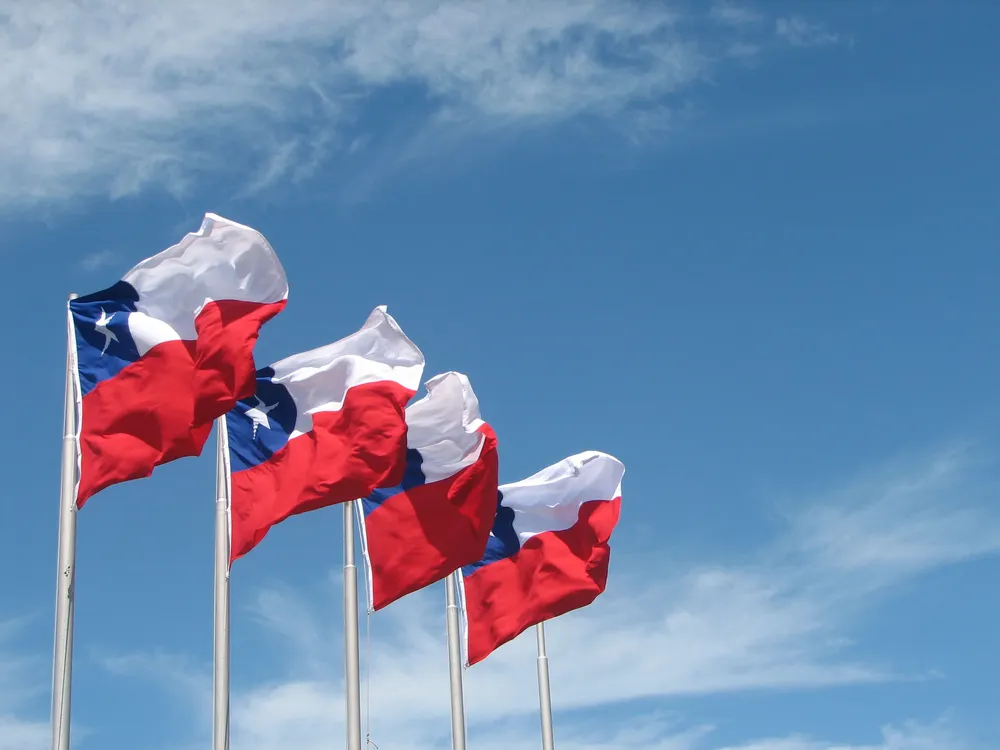 Chile_flags_in_Puerto_Montt